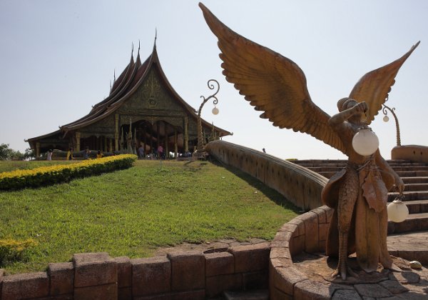 Wat Sirindhorn Wararam วัดสิรินธรวรารามภูพร้าว